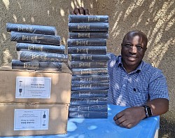 Des millieres des Bibles gratuites en Kiluba et Swahili Congo